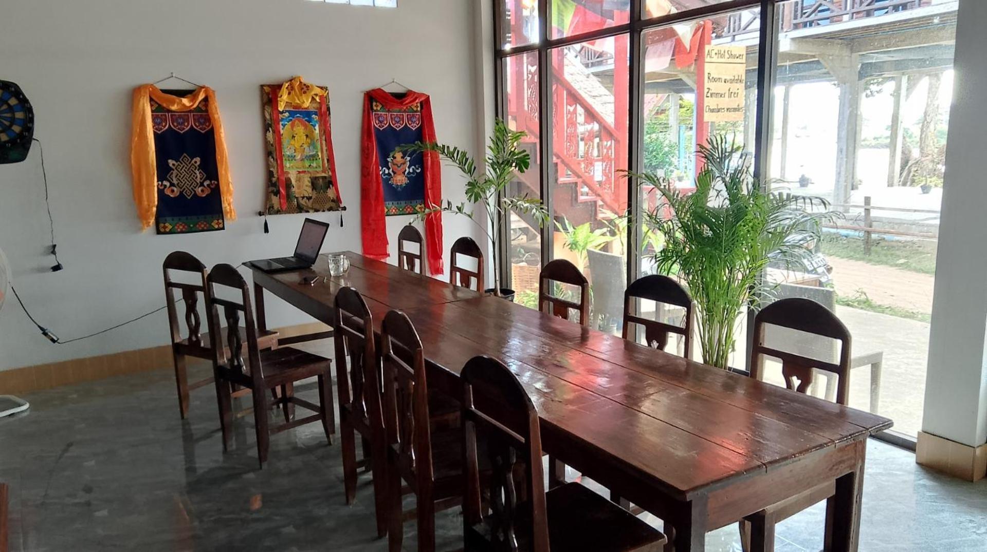 Tibet Restaurant And Hostel Nakasong エクステリア 写真